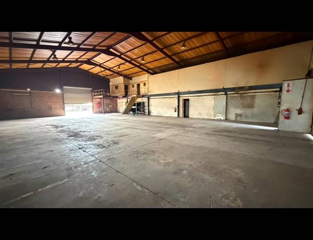 750M² WAREHOUSE TO LET IN ROSSLYN